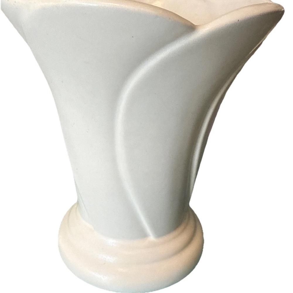 Royal Haeger Sculpted White Ceramic Accent Vase